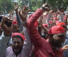 Sirsa Market Committee Secretary against protest