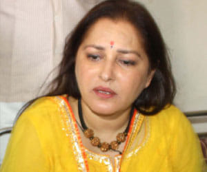 sp leaders attacked on mp jayaprada