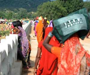 pilgrims reached datia temple after stampede