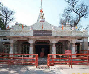 parents went in temple for offering son