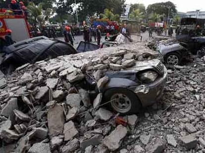 Earthquake took 5 lives, tsunami also expected