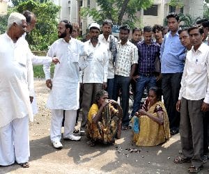 people caught stealing women