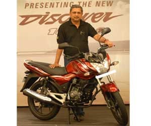 bajaj launched new discover 100m