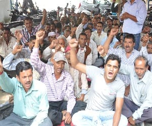 protest on water minister house