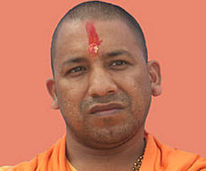 yogi aditya nath stopped on tundla railway station