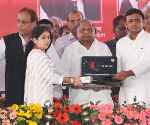 laptop_akhilesh yadav_sultanpur rape_time table