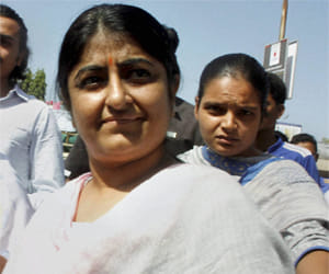 Asaram wife and daughter's passport seize 