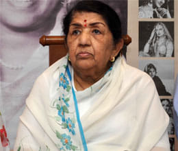 Lata Mangeshkar gets Yash Chopra Memorial Award
