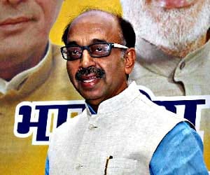 Cracks in BJP, vijay goel resigns from delhi bjp head