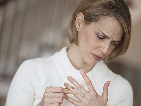 More than half who ditch ring when socialising do so to appear single 