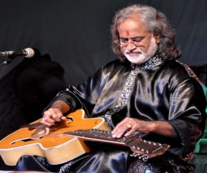 trick with the audience in virasat
