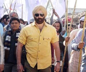 sunny in new look in singh saheb the great