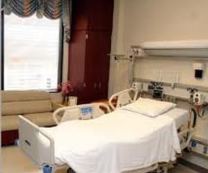 gang of ten robbers looted the patients