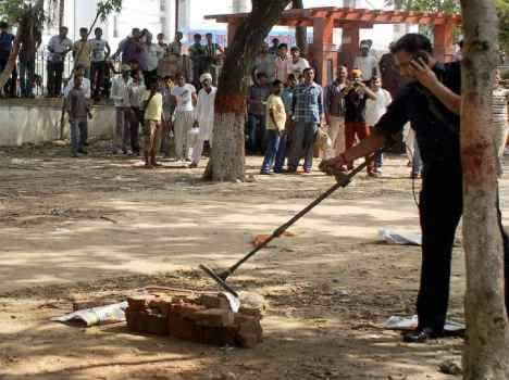 terror of bomb in ongc oil building