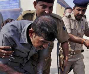 main accused in serial blasts died of injuries