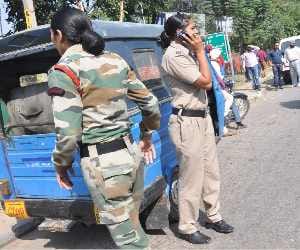 Assaiant runaway to see the women commandos  
