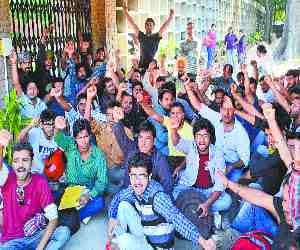 ABVP hunger strike continued for the sixth day, the students observed Black Day
