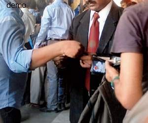railway-operation kilabandi-without ticket-passengers