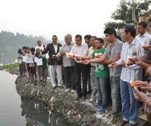  deepdan in gomti river 