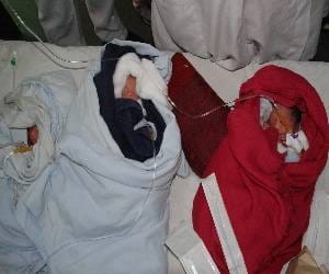 woman gives birth 4 kid in one time