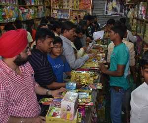 city will fire 12 crore on crakers
