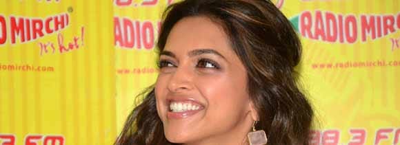  deepika padukone dress style for ramleela promotion