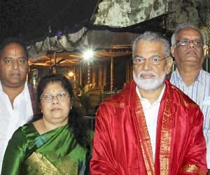 isro chairman k radhakrishnan with wife Padmini at lord venkateswara in tirupati