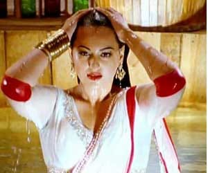charcha me, r rajkumar, kareena kapoor