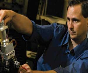 man made bionic legs for himself 