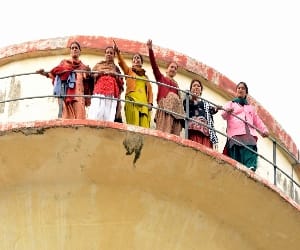 women climbed the overhead tank, stopped breathing