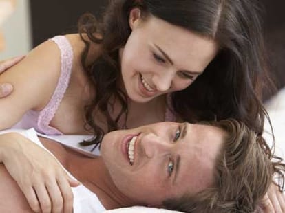 People who wear nothing in bed are most content in relationships