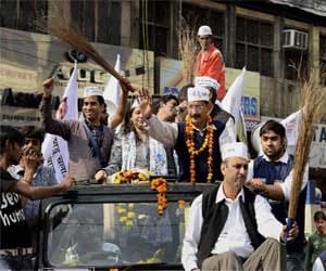 kapil wants to invite arvind kejriwal on his show