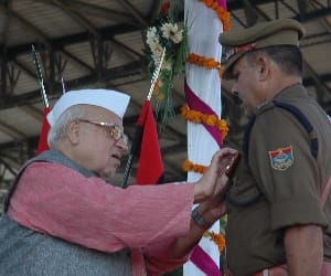 politics in honor ceremony