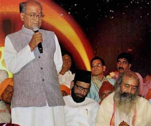 taukeer and digvijay meeting in stage