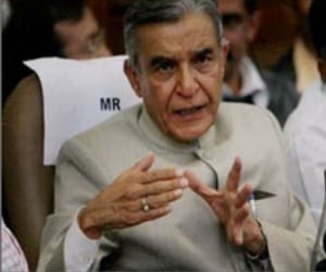 Bansal shown black flags  five AAP Worker Caught