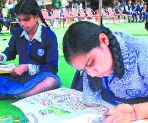 Disabled girl grmeet made painting on trafiic awareness