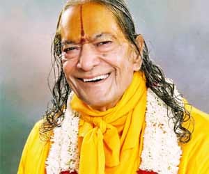 kripalu maharaj_injured_brain hemorrhage