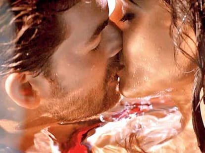 kiss scene real life lover in hindi films
