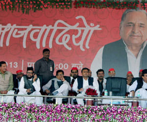 up govt failed to save life of party worker