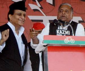 sp projected azam khan as big muslim leader in bareilly rally