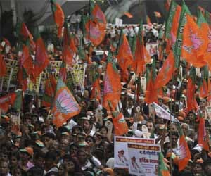 political parties searching good candidates for noida by elections
