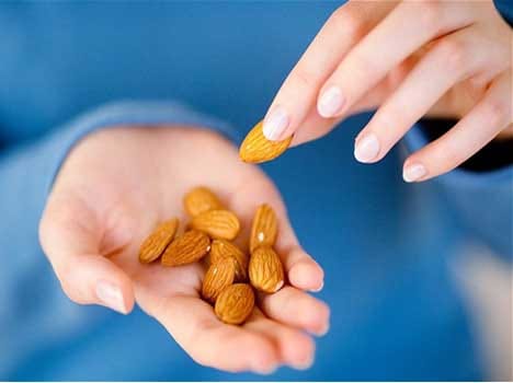 handful of almonds prevent heart disease
