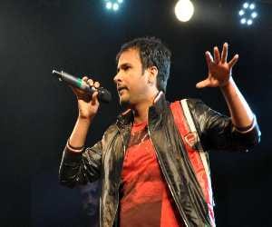 Chandigarh Carnival: Punjabi singer Amrinder Gill performance 