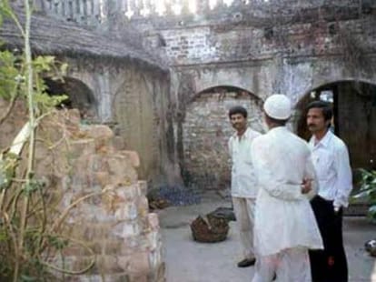 subhash chandra bose_mystery_gumnami baba_saint samrat_museum