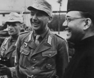 Netaji files: Nehru awarded man who stole INA's treasure?