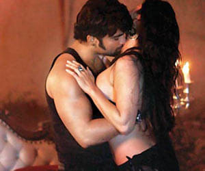 mika kisses sunny leone