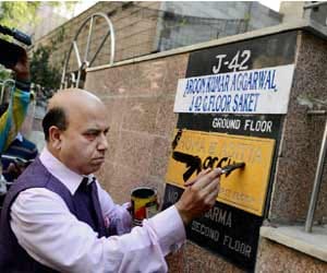 vijay jolly did not appear at women commission