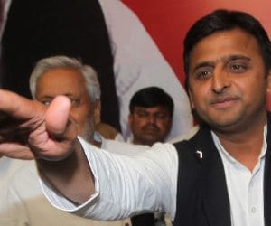 akhilesh yadav in meeting with investors