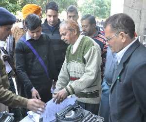 notary, crime, rupees, Atest, SDM, administration, complain