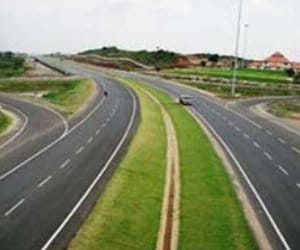 agra lucknow express way construction in november.